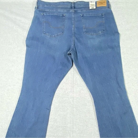 Levis Signature Gold Jeans Women's 20M Blue Bootcut Mid Rise Stretch Denim NWT - Picture 7 of 15